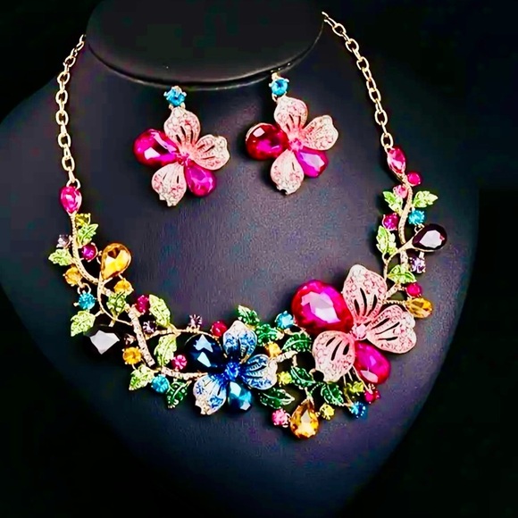 The Unbranded Brand Jewelry - Floral Necklace & Earrings Set – Glass Mosaic & Alloy Brand new